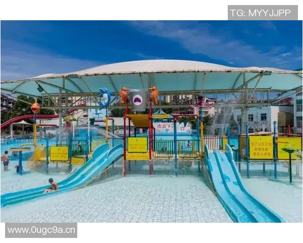 畅游天地间，公共泳池乐园